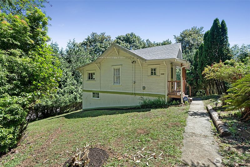 2nd image of 1197 Prospect Avenue