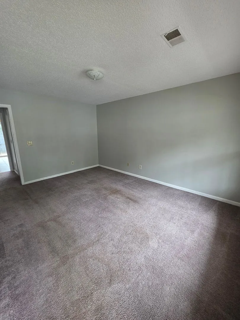 2 BR Townhome! Looks Great! — Photo 2