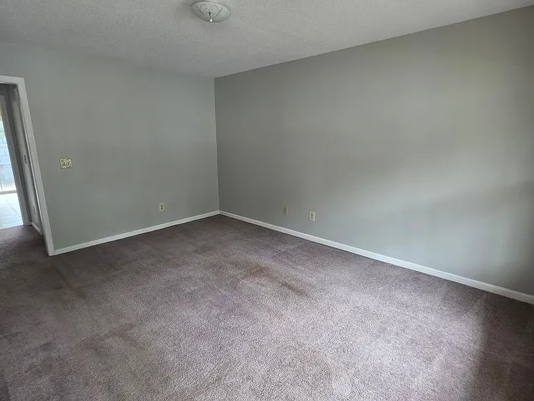 1431 Bailey Cir — Photo 2