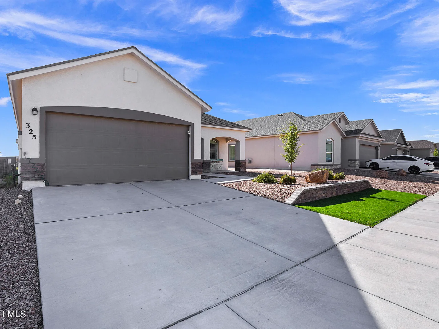 4 bed, 2.0 bath, 1895 sqft, $2,000 — Photo 3