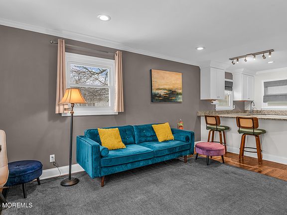 3rd image of 75 Carpenter Street