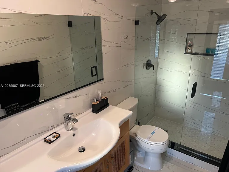 1112 N 13th Ave — Photo 15