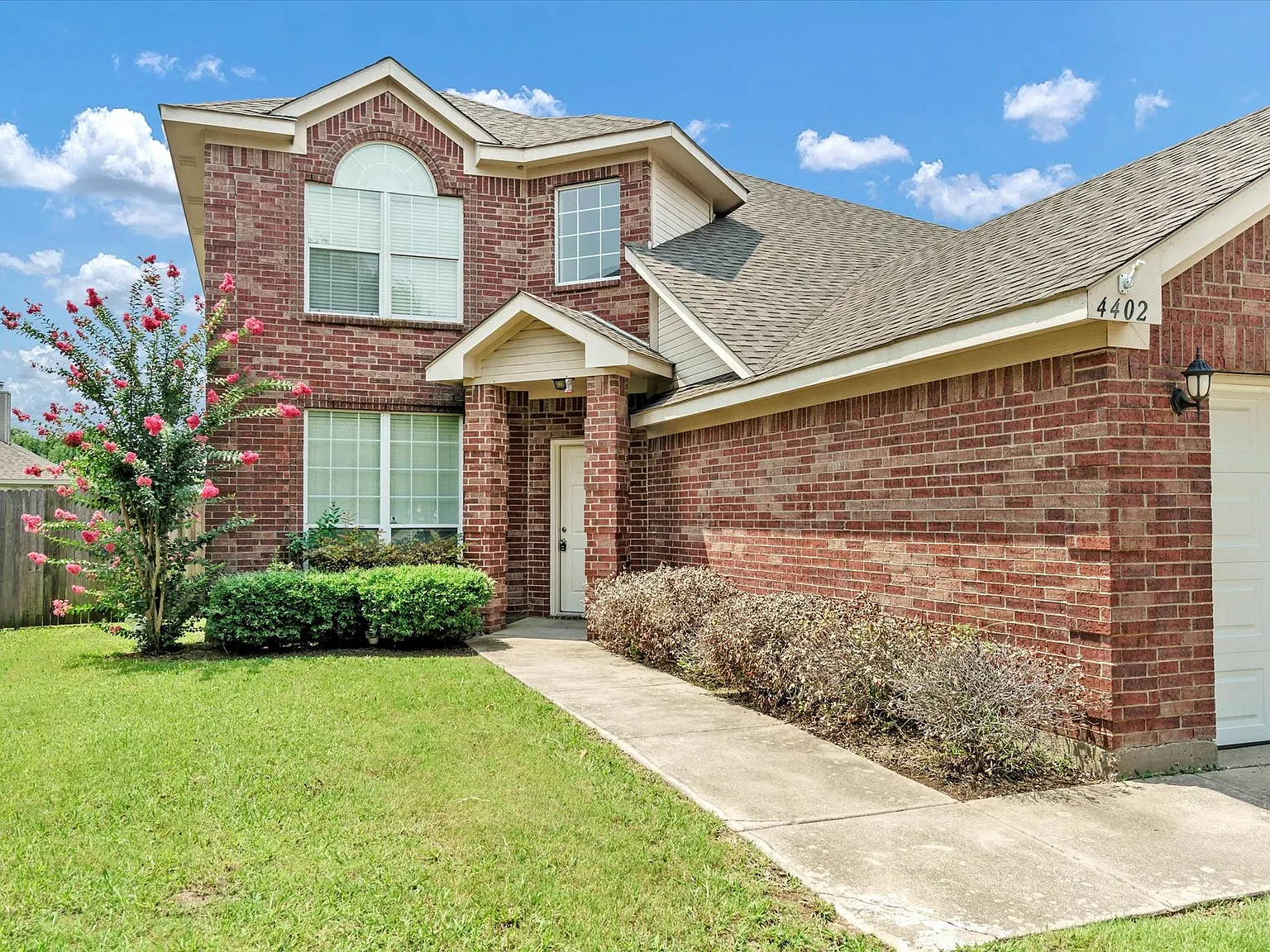4 bed, 2.5 bath, 2596 sqft, $2,800 — Photo 1