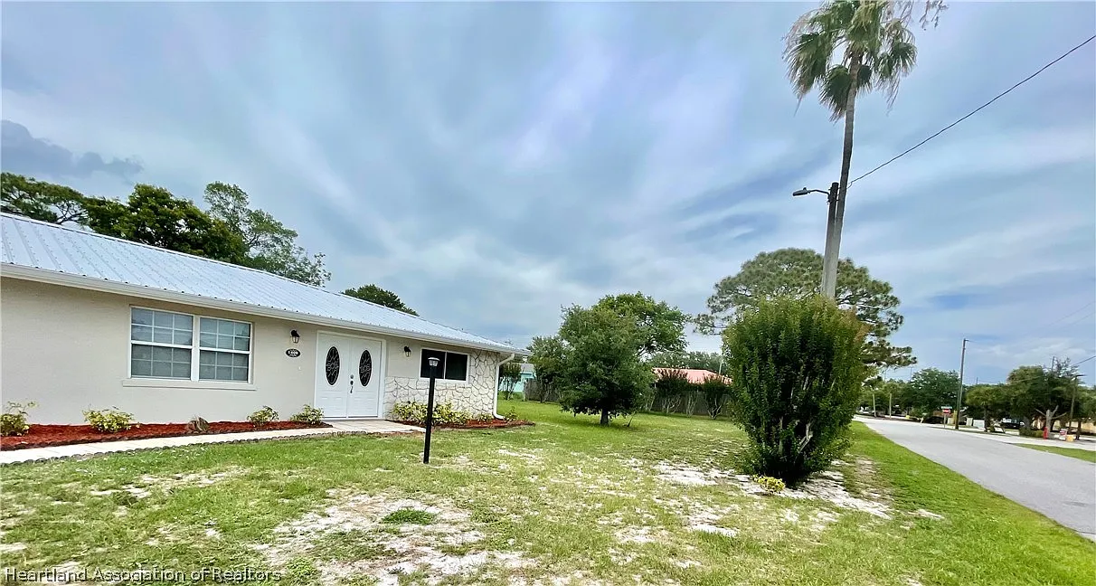 3 bed, 2.0 bath, 1768 sqft, $1,900 — Photo 4