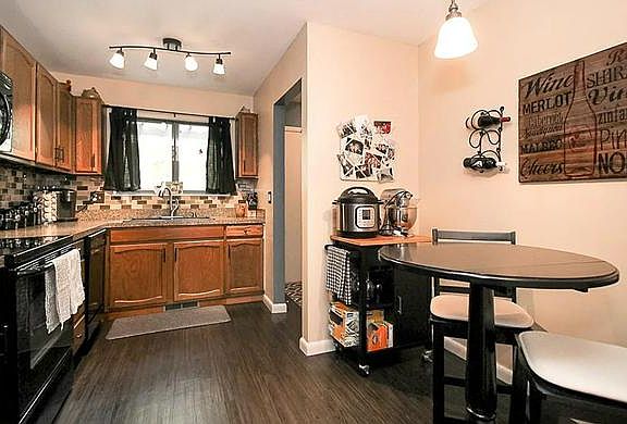Kitchen breakfast nook