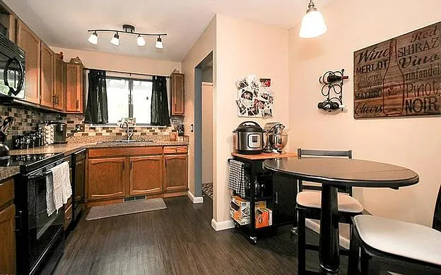 Kitchen breakfast nook
