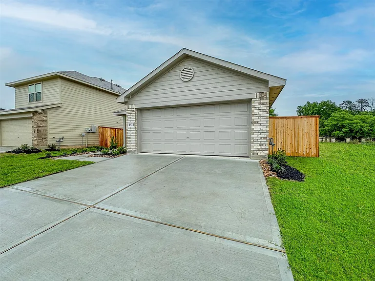 1515 Las Cuevas Dr — Photo 3