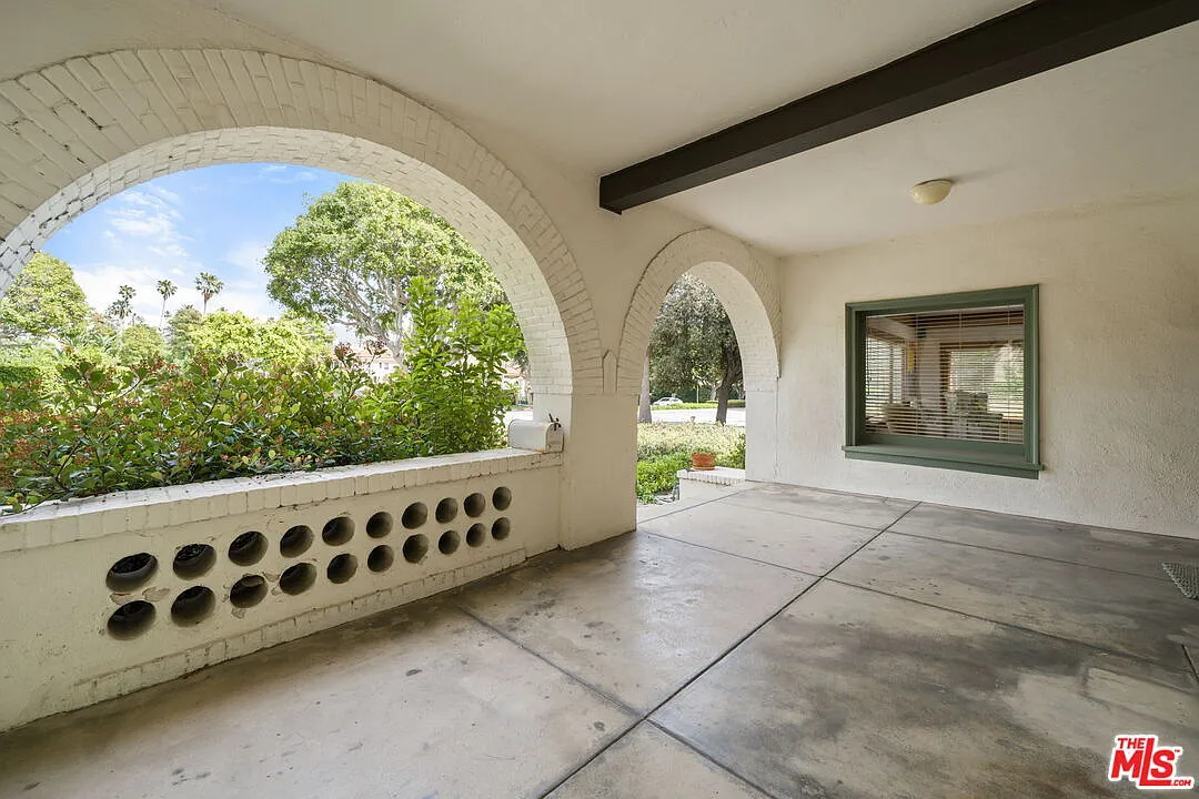 4 bed, 4.0 bath, 4441 sqft, $40,000 — Photo 4