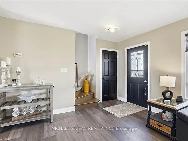 282 Roach Ave — Photo 9