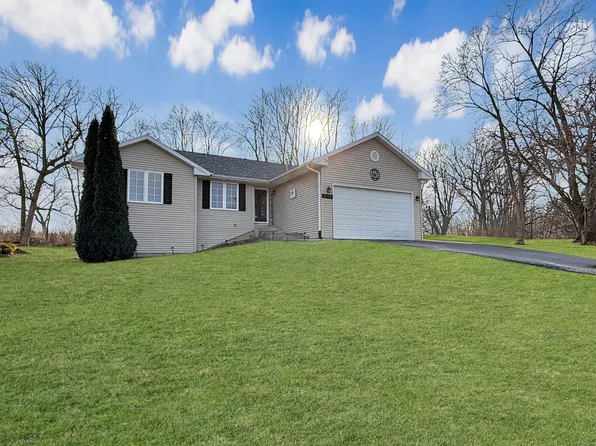377 Orleans Dr, Davis, IL 61019