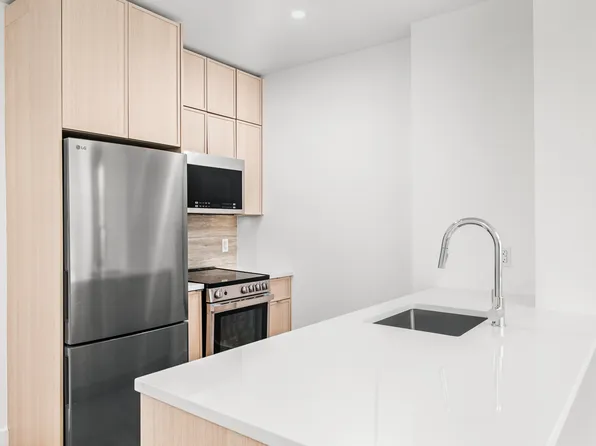 526 Baltic Street 1H image 2 of 40