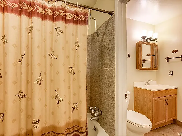 764 Wentworth Ln — Photo 11