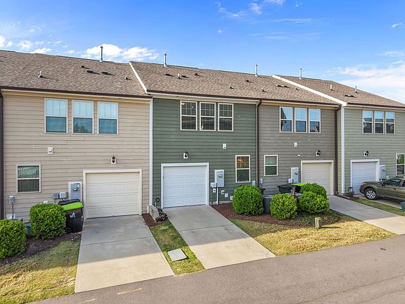 3rd image of 1709 Shady Oaks Dr