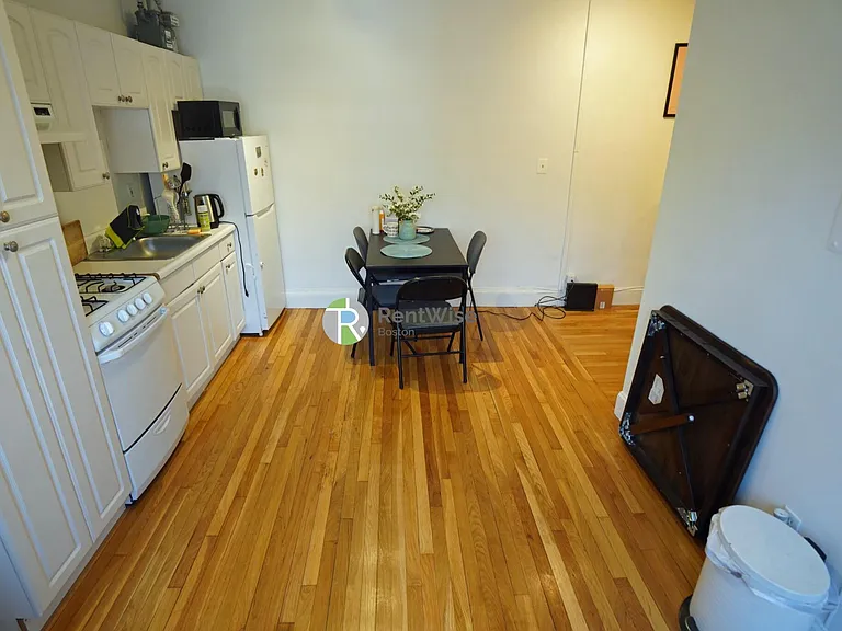 62 Queensberry St #302 — Photo 7