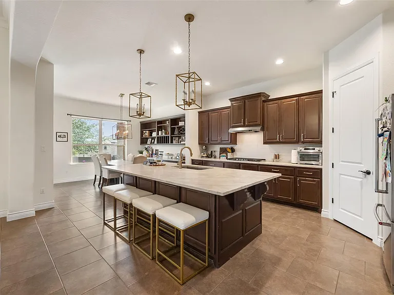 415 Bitterroot Ln — Photo 5
