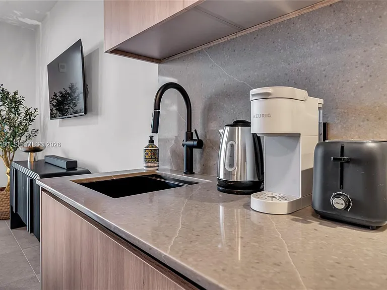 121 NE 5th St #1400 — Photo 31