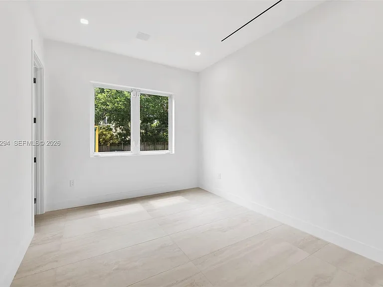 1615 NE 3rd Ct — Photo 27