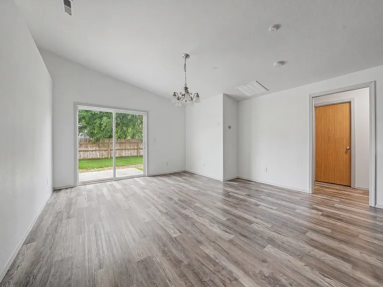 1909 Allen Ave — Photo 10