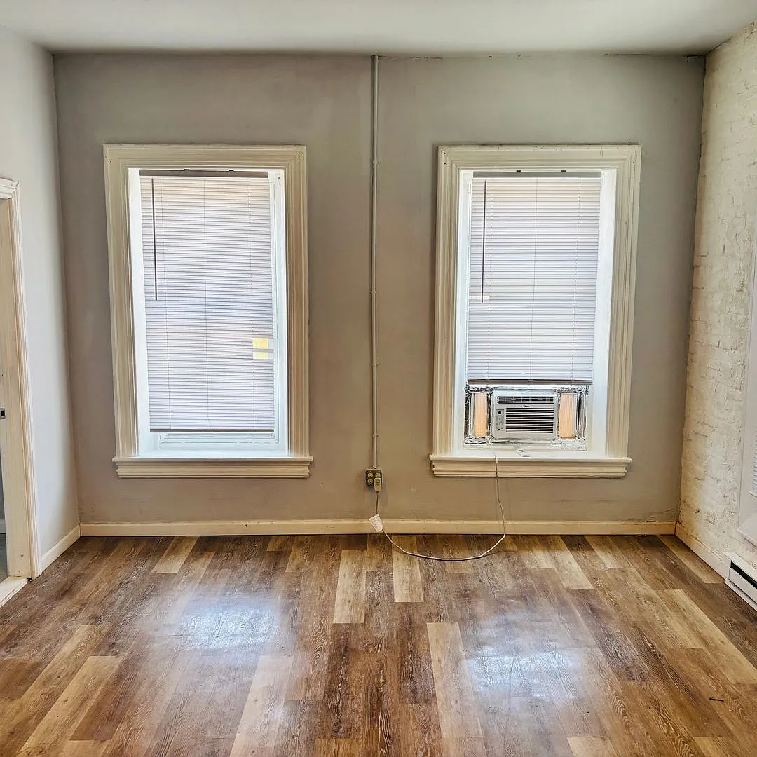 618-620 W Chew Street — Photo 3