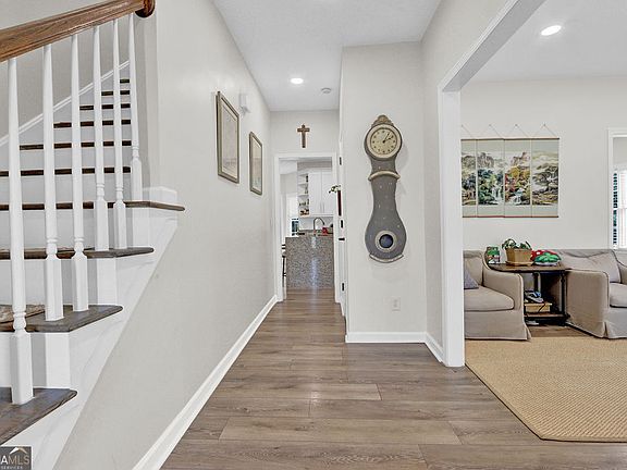 4th image of 3960 Oak Park Dr