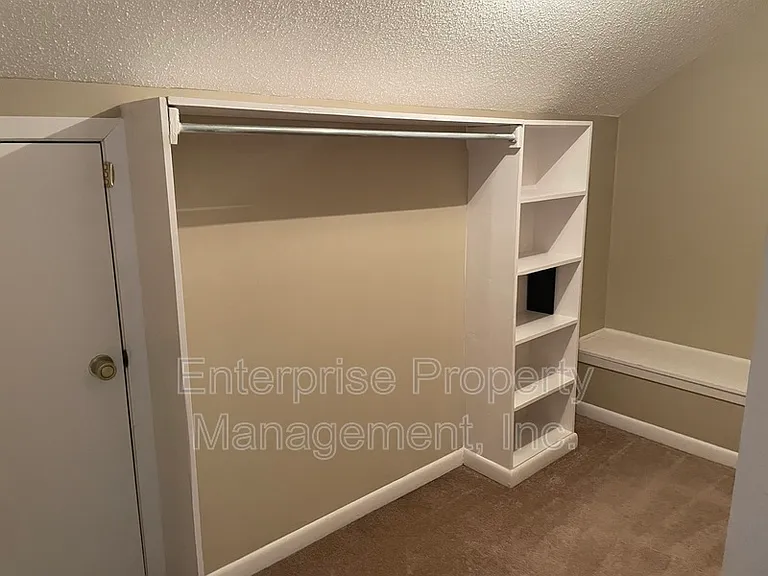 384 Sherburne Cv — Photo 18