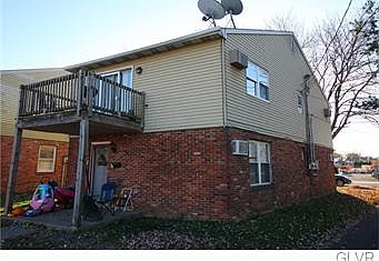 2nd image of 825 N Ulster St