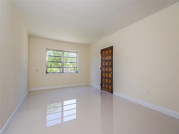 3750 12th Ter - Photo 2