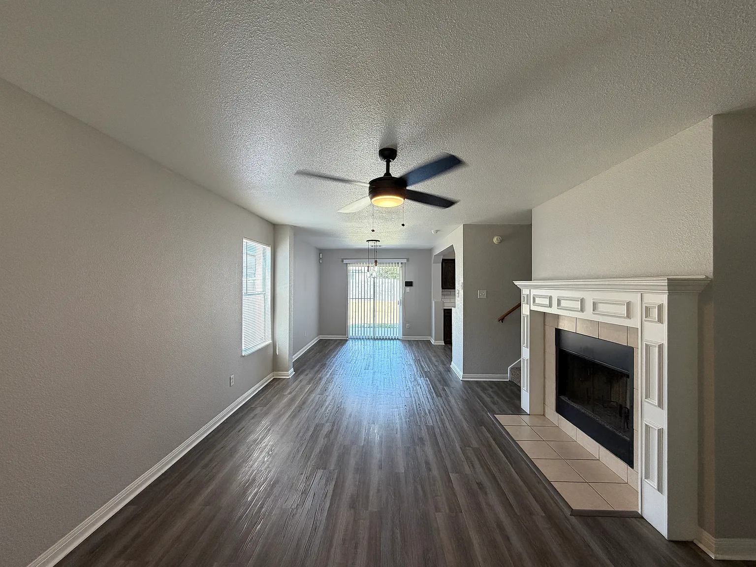 3 bed, 2.5 bath, 1807 sqft, $1,595 — Photo 4