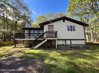 218 Mallard Ln, Bushkill, PA 18324