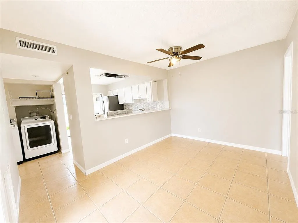 3 bed, 2.0 bath, 1356 sqft, $2,400 — Photo 4