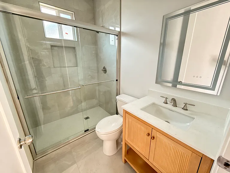 22657 Valerio St #22655 — Photo 7