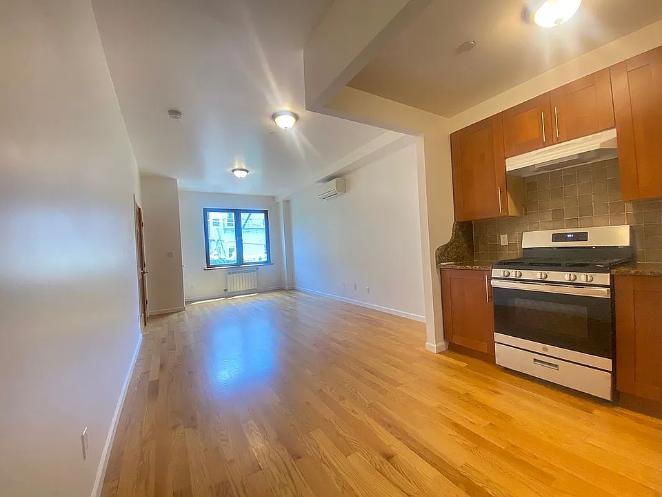 2nd image of 42 Broome St APT 3