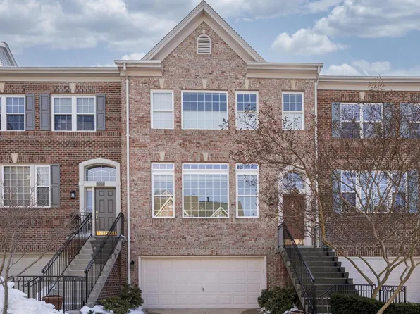 1916 Logan Manor Dr, Reston, VA 20190