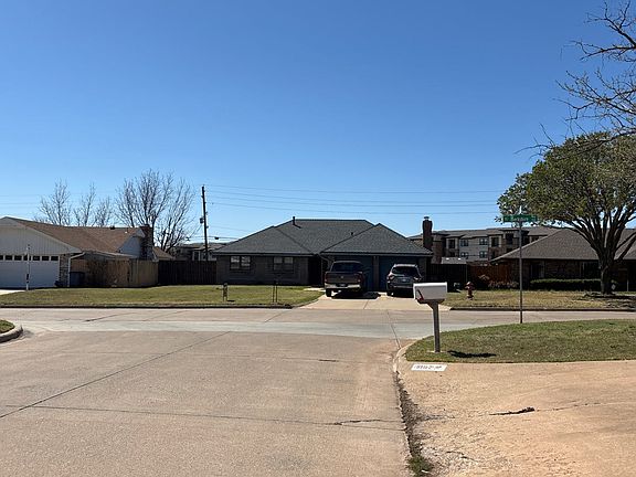 5th image of 3802 SE Berkshire Ct