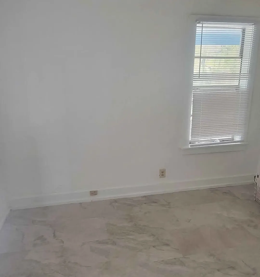 3 bed, 1070 sqft, $1,300 — Photo 4