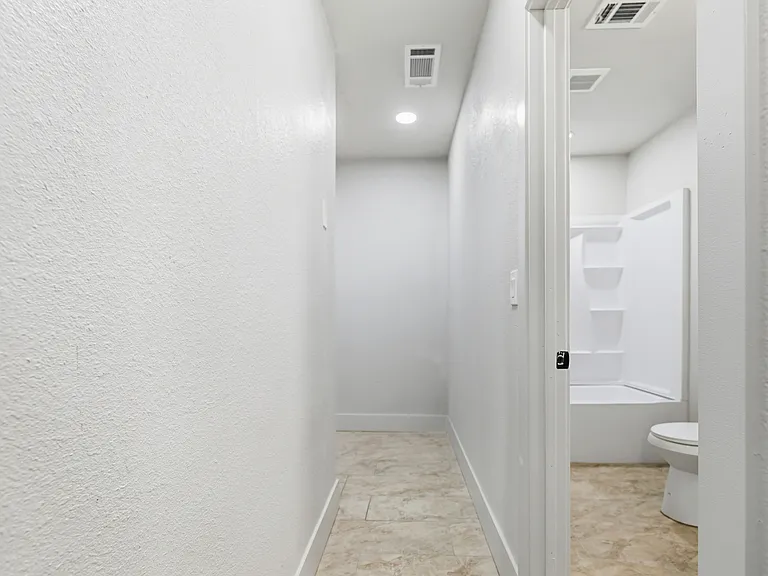 252 N G St — Photo 10
