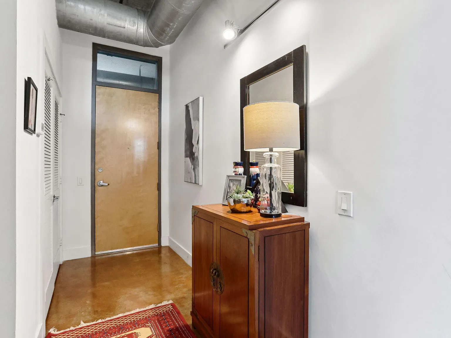 1 bed, 1.0 bath, 927 sqft, $3,400 — Photo 2