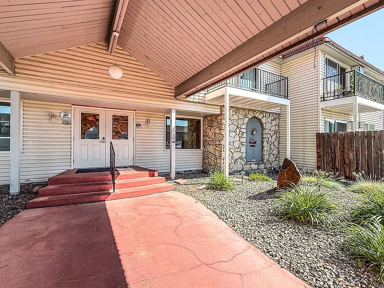 Casa Grande Apartments — Photo 3