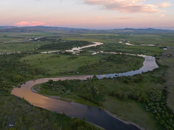 803 River Rd, Toston, MT 59643