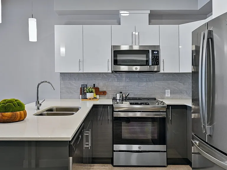 70 Park Pl E — Photo 6