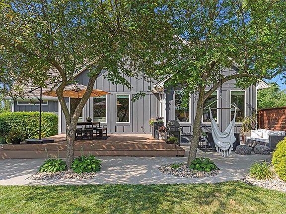 4th image of 634 NE Saint Andrews Ct