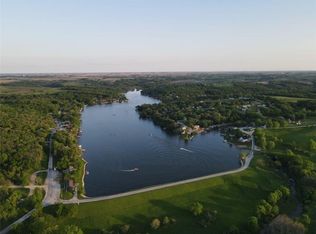 8146 Lakeshore Dr, Dexter, IA 50070