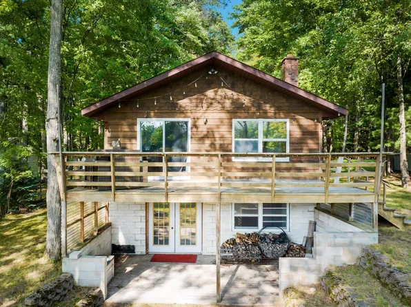 3900 Harolds Rd, Traverse City, MI 49696