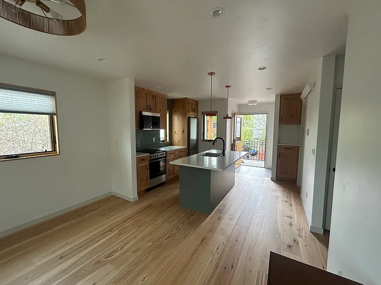 118 Missouri Ave — Photo 2