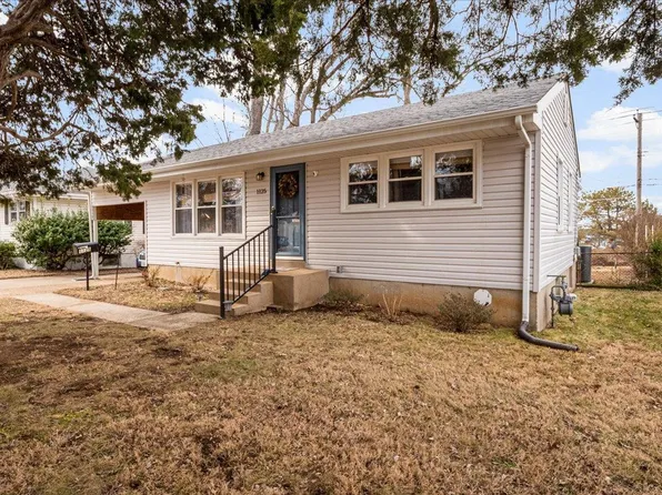 1125 Saint Patrice Ln, Florissant, MO 63031