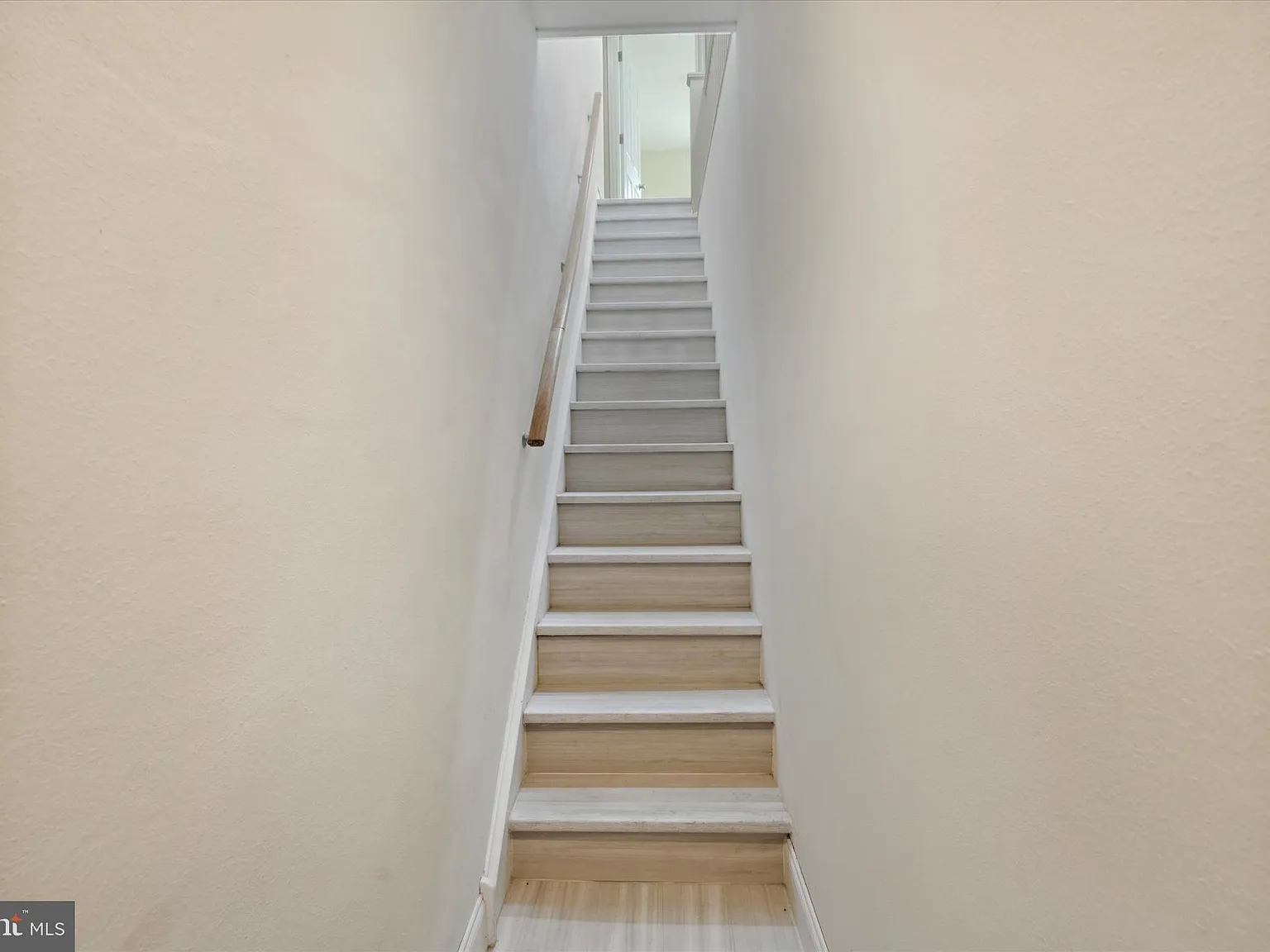 1 bed, 1374 sqft, $1,250 — Photo 2