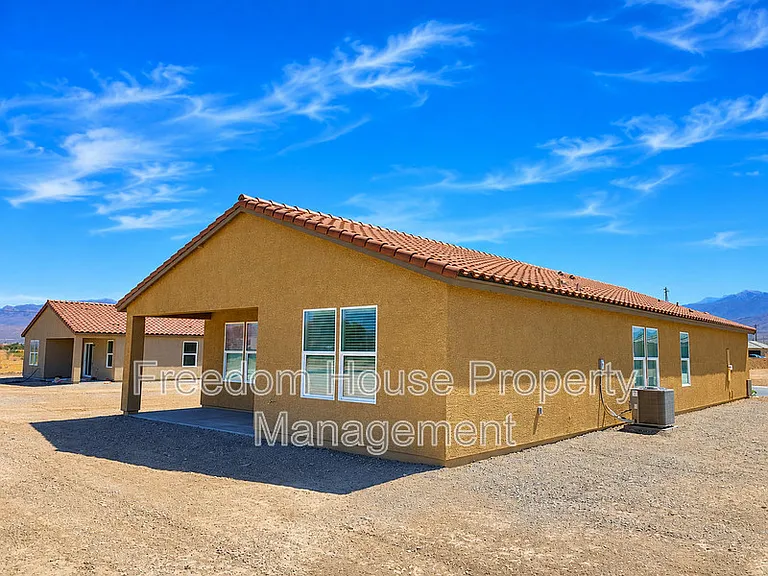 663 E Huyana Wind Dr — Photo 44