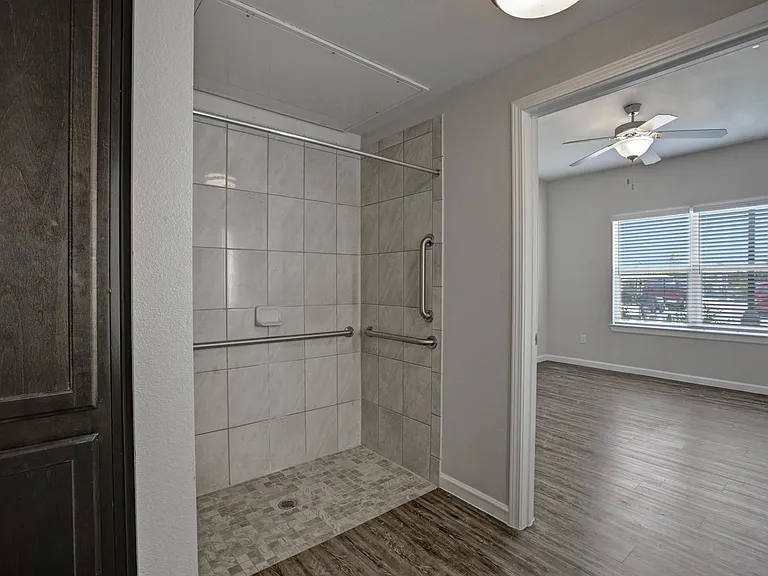 Creekview — Photo 10