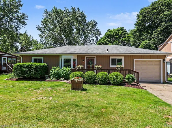 9567 Susin Ln, Clarkston, MI 48348