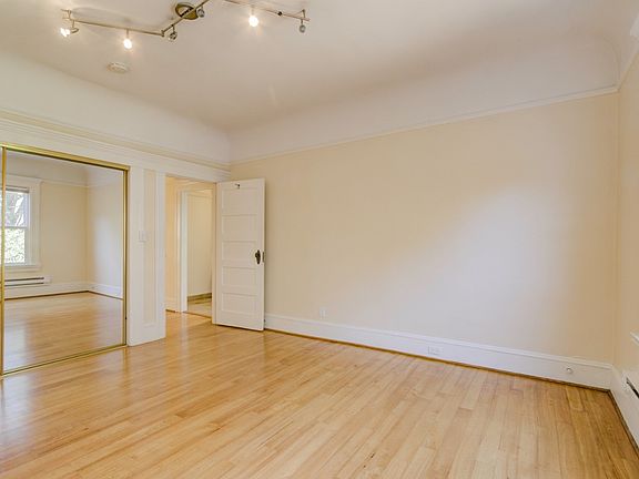3rd image of 624 Shrader St APT 3